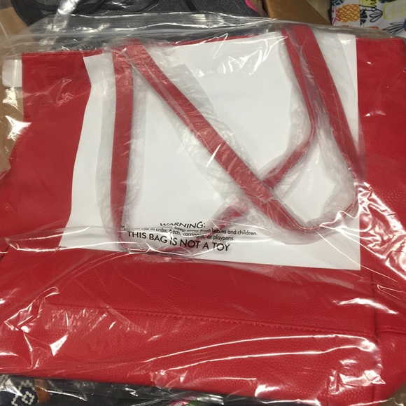 Thirty One Around Town Tote in Very Cherry Pebble. - Picture 3 of 3